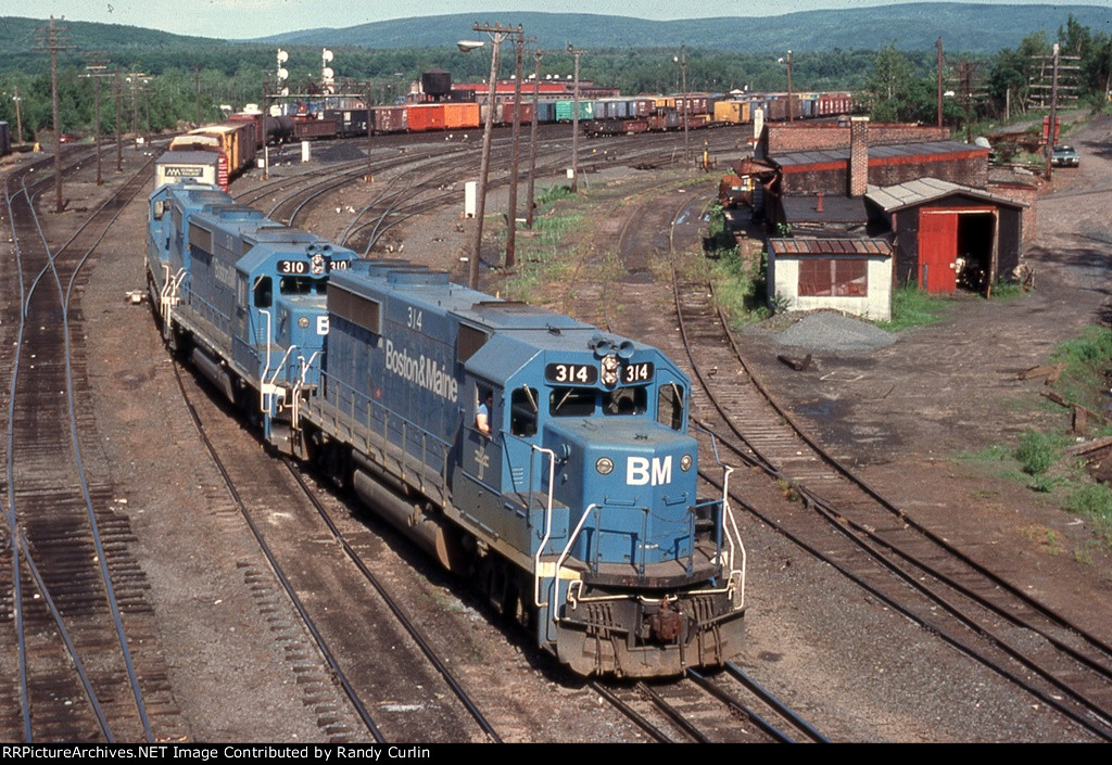 BM 314 getting ready to depart